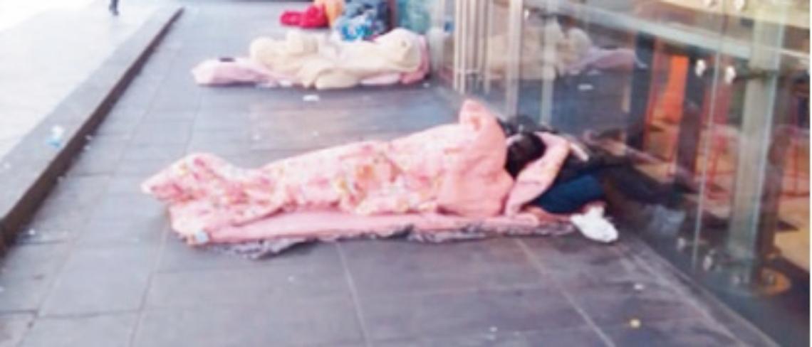 Piazza Garibaldi soffoca nel degrado