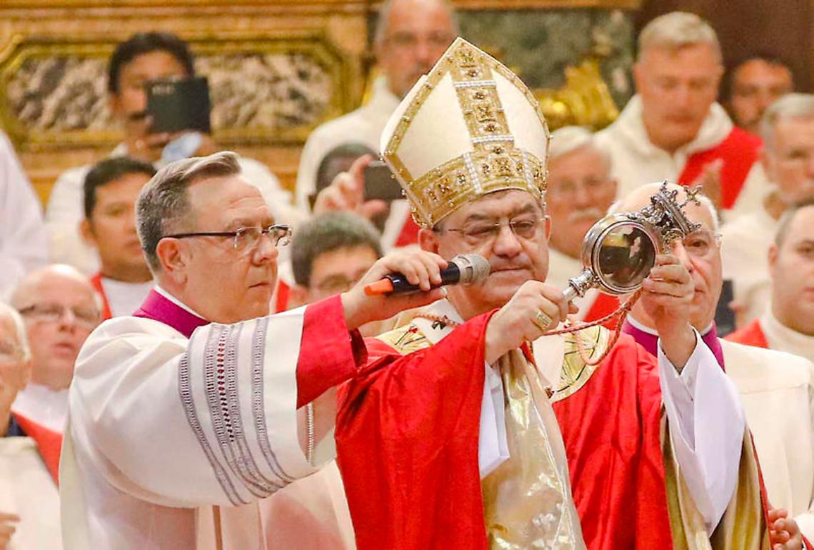 Si rinnova il miracolo di San Gennaro, Sepe: «Sangue innocente grida vendetta davanti a Dio»