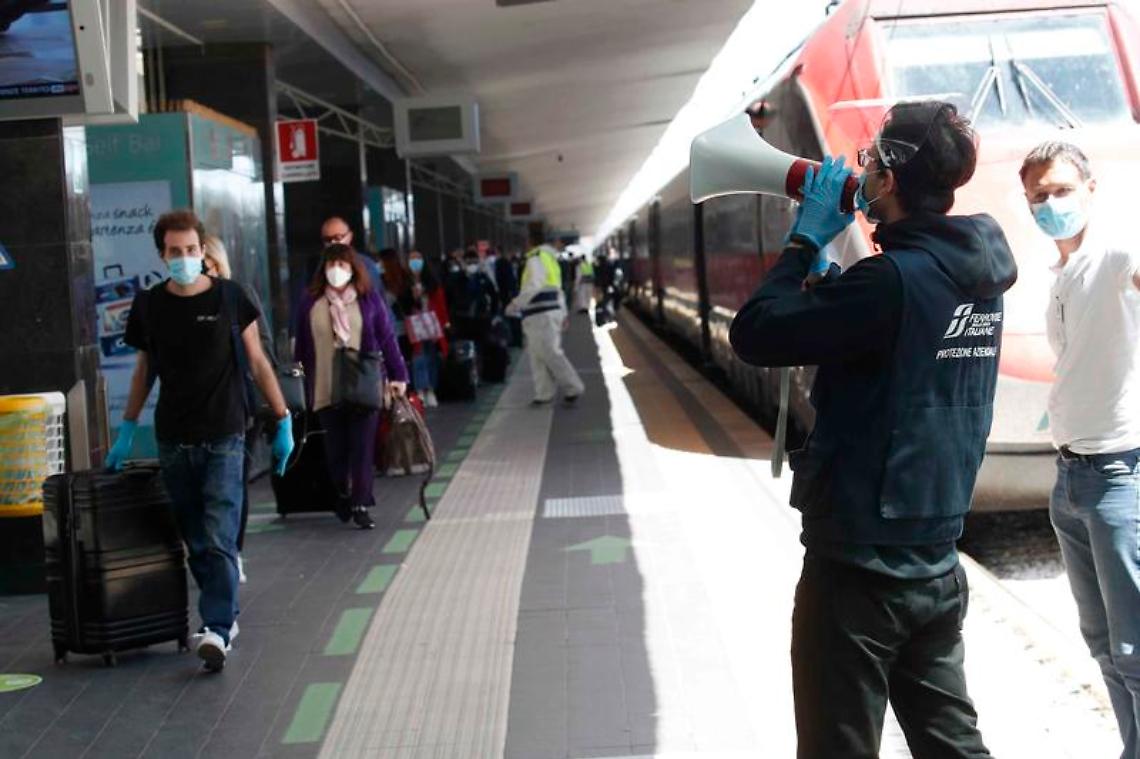 Fase 2, a Napoli il Frecciarossa da Milano: controlli in stazione