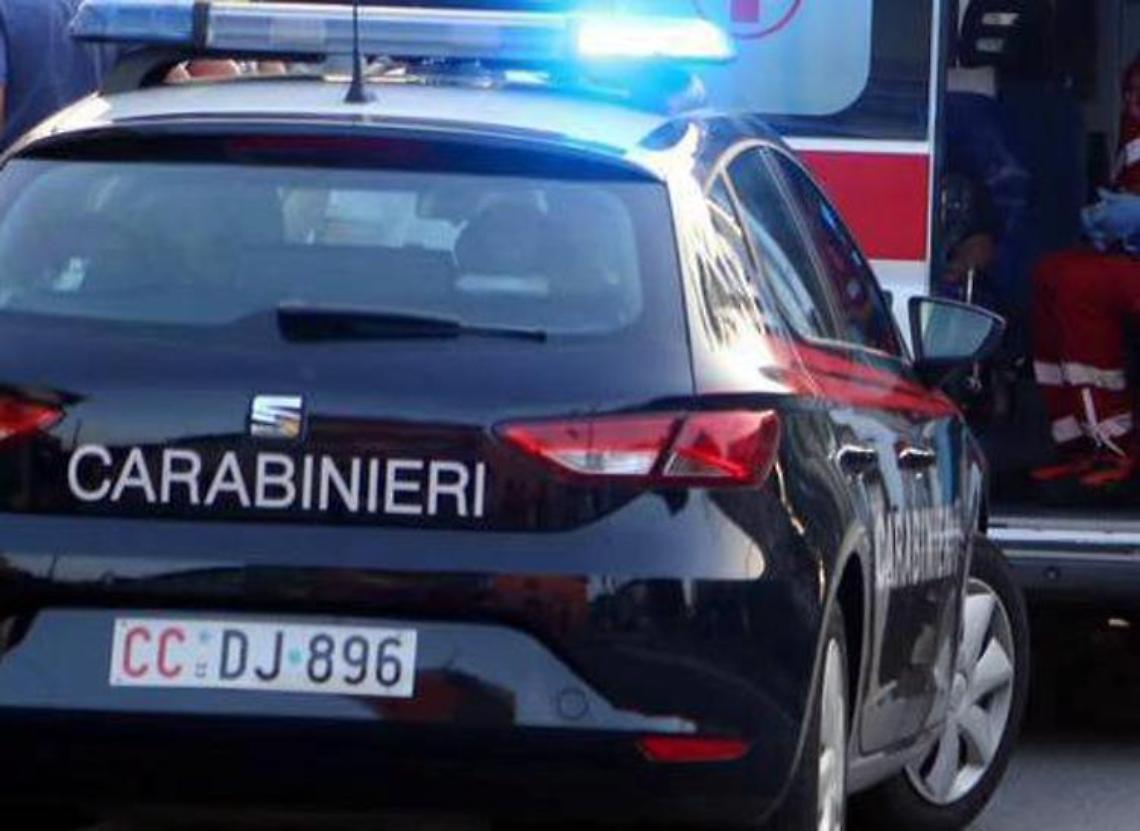 Tragedia familiare, donna trovata morta in casa con figlia: fermato marito