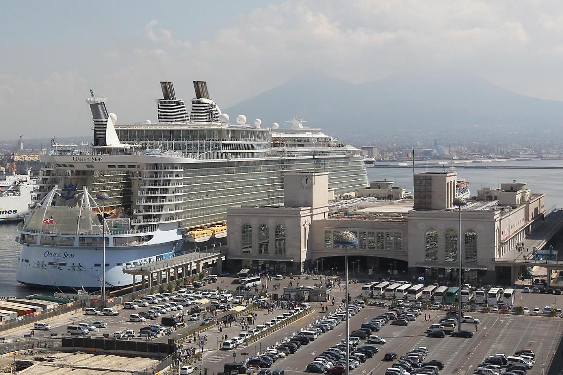 Porti, in crescita traffico passeggeri e merci a Napoli e Salerno