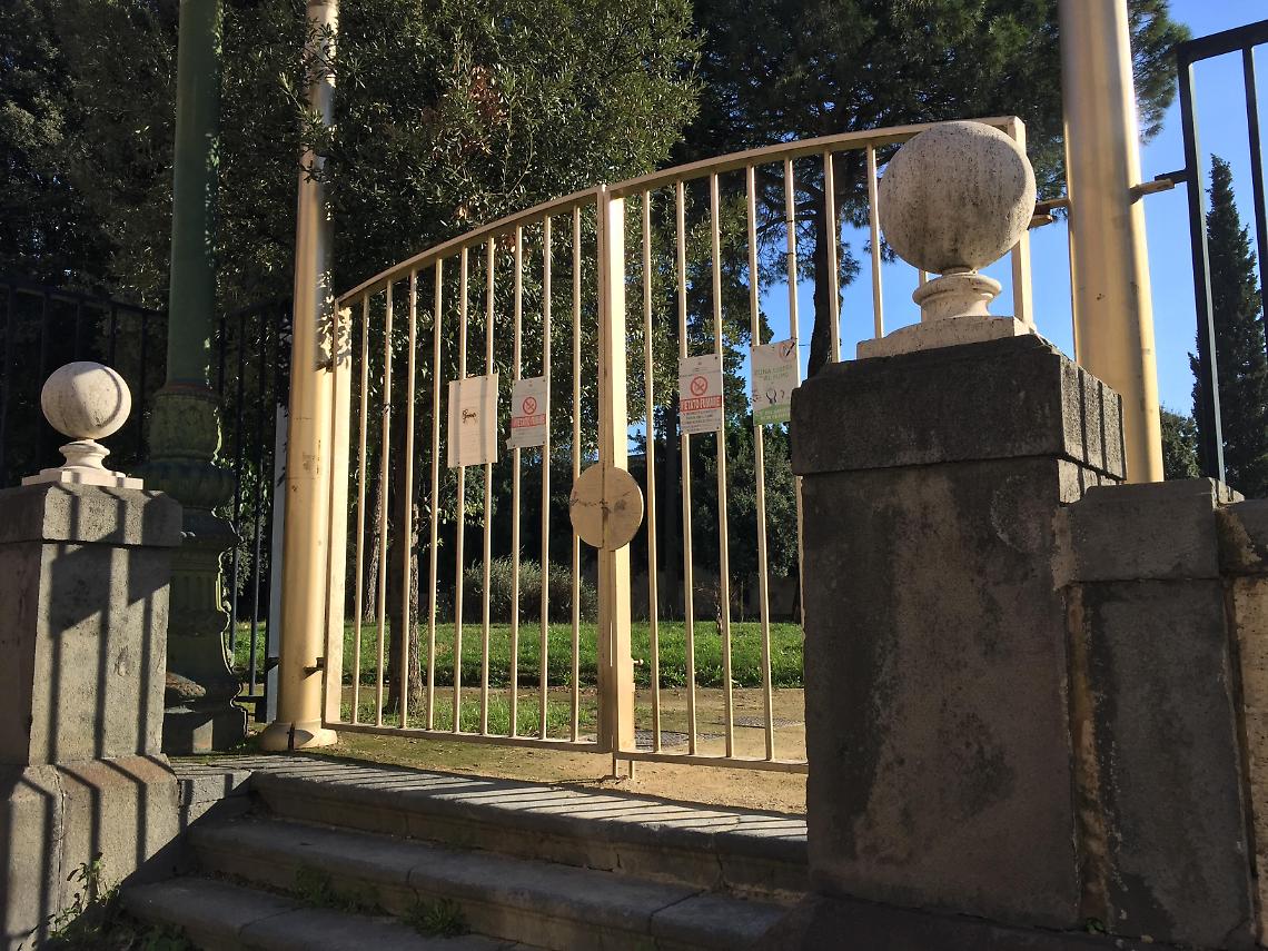 Allerta meteo, a Napoli chiusi parchi e cimiteri: attività sospese al San Paolo
