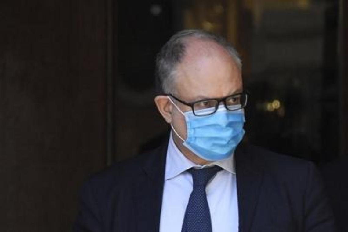Gualtieri: «Ritardi nei prestiti? Cambiate banca»