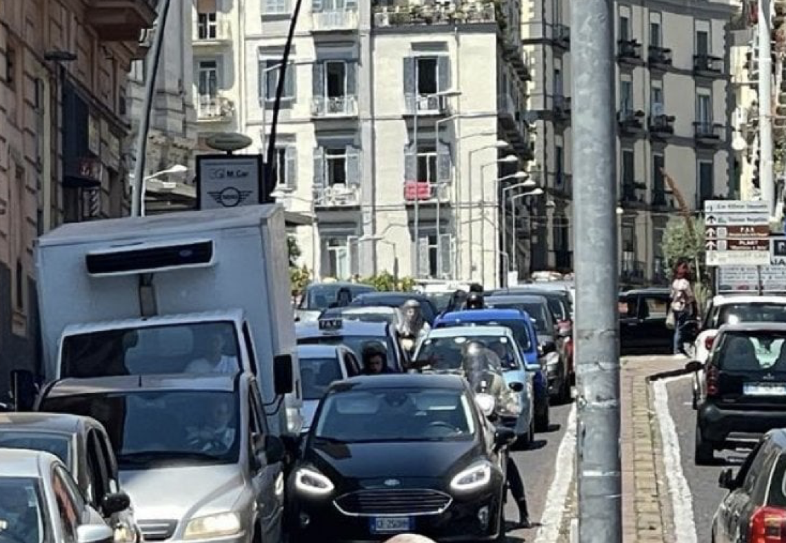 Galleria Quattro Giornate chiusa, traffico in tilt