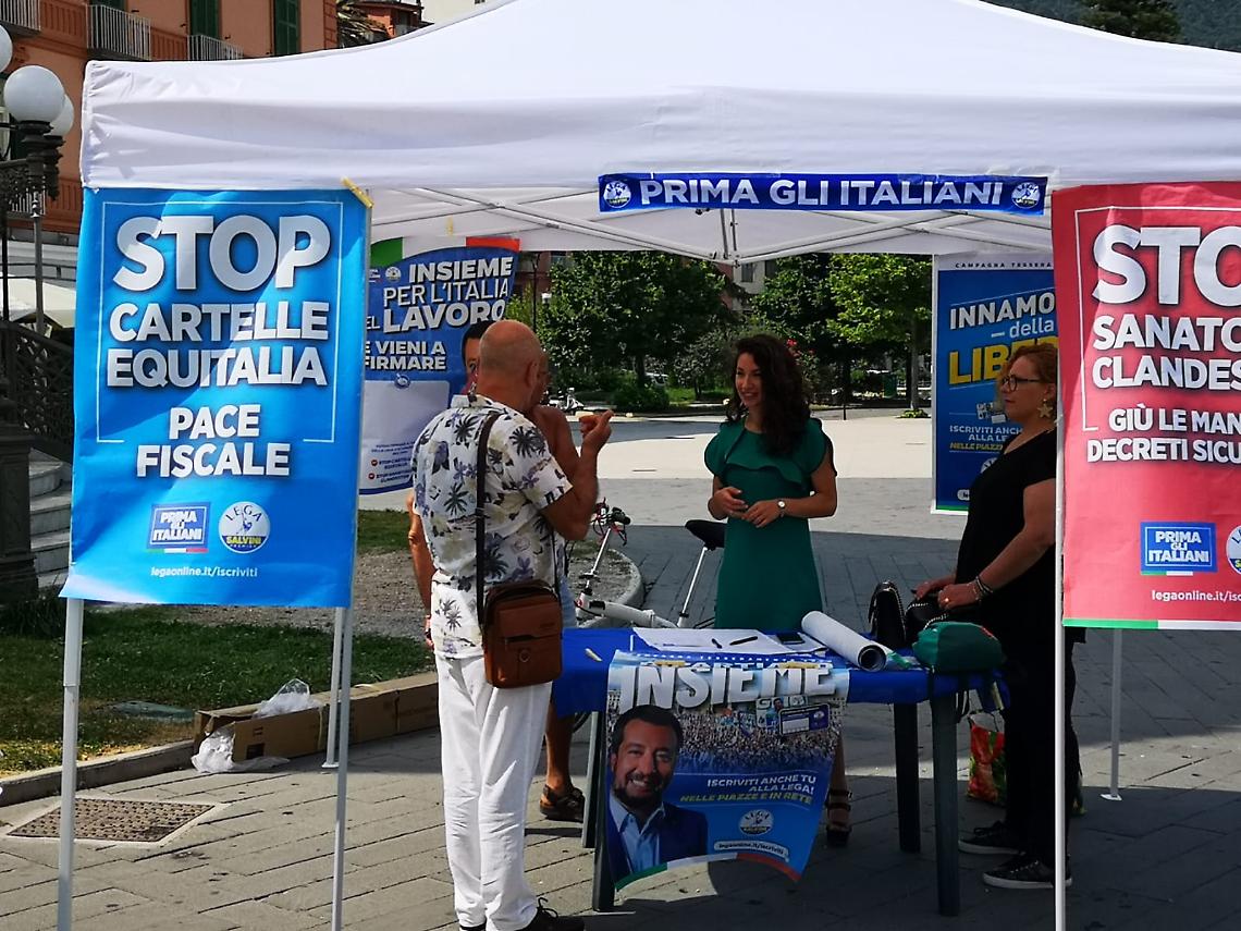 Gazebo Lega a Castellammare, tensione con i centri sociali