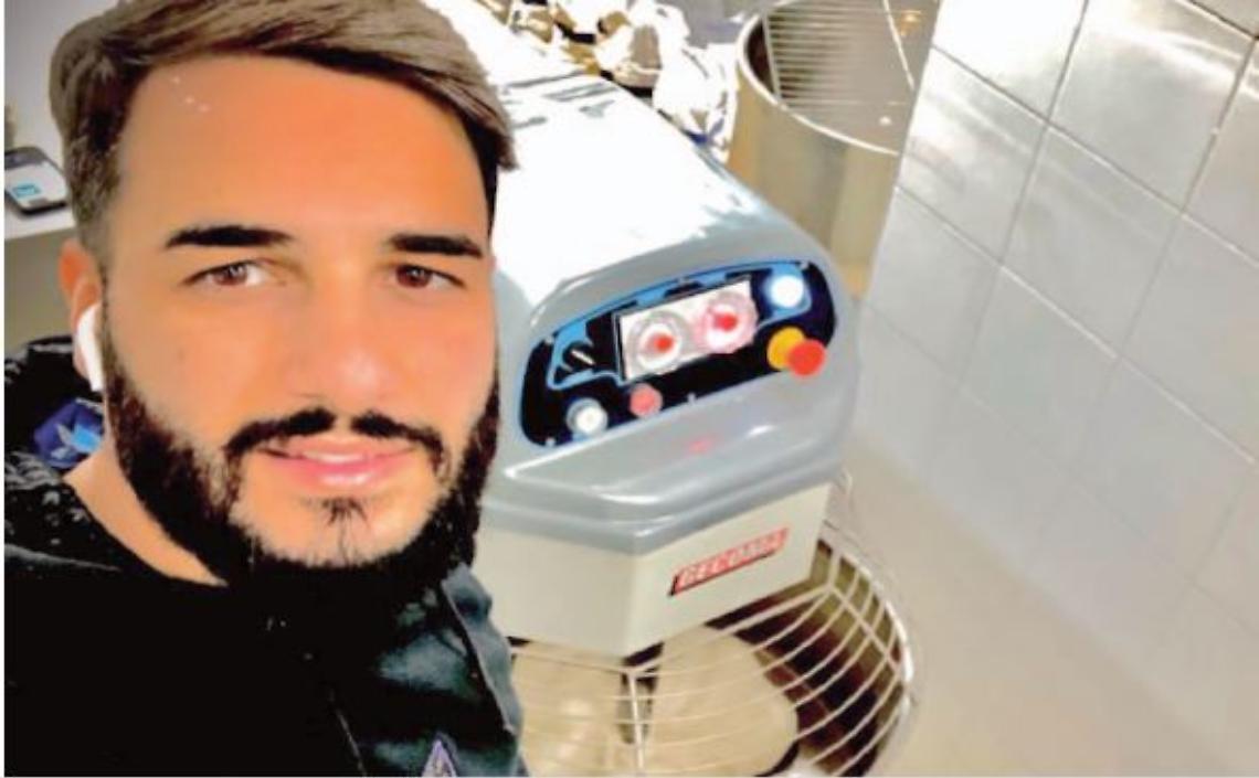 Sangue a Secondigliano, gambizzato il re dei panini