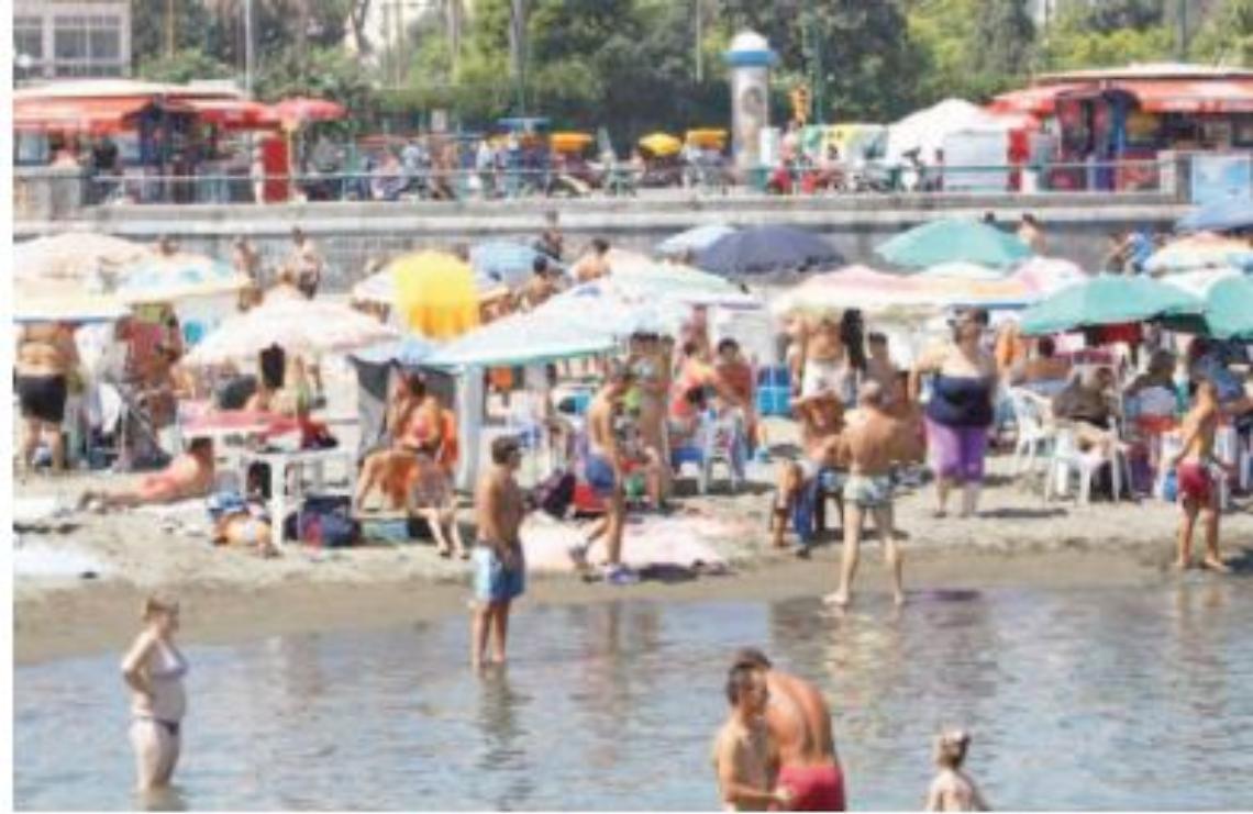 Mare negato e caos, l’ira dei turisti 