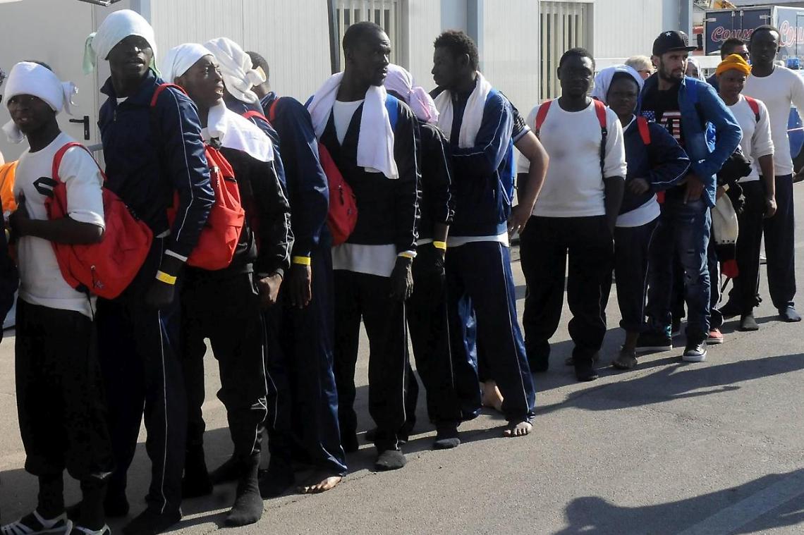 Migranti, arrivata nave quarantena a Lampedusa