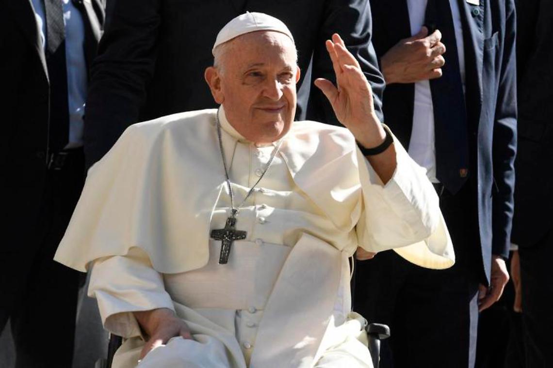 Lgbtq, il Papa: anche transessuali figlie di Dio