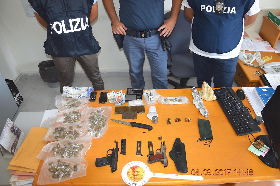 Preso a Giugliano con due pistole <br>e la droga