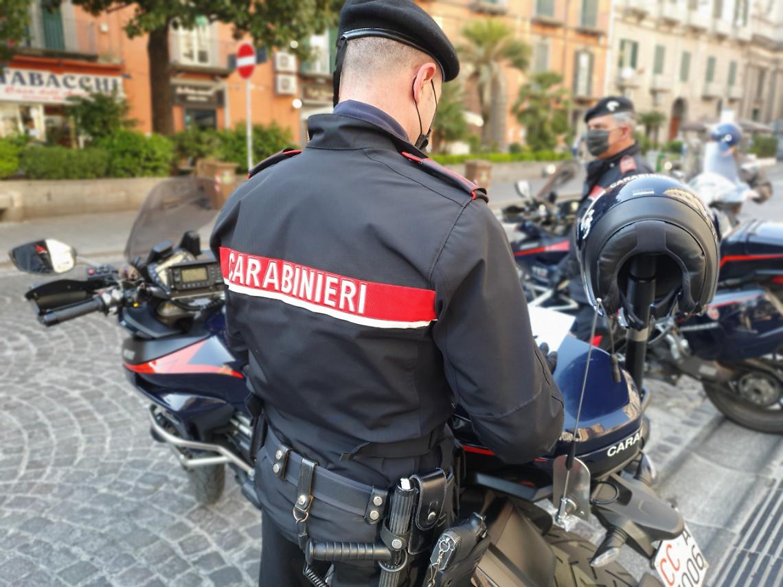 Segregata in casa dalla nipote a 86 anni: scappa e chiama i carabinieri
