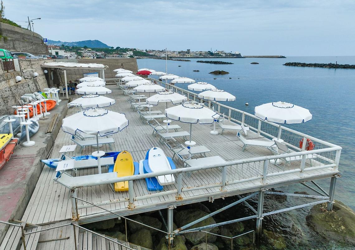 Abusivismo, sequestrata “La rotonda sul mare”