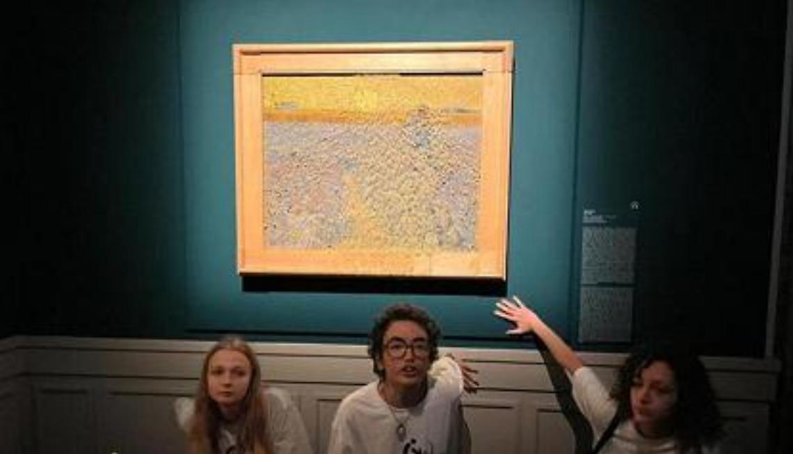 Ambientalisti imbrattano quadro Van Gogh
