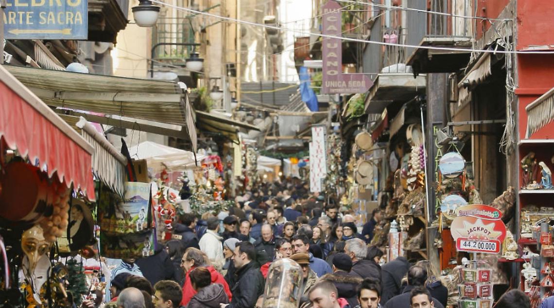 Natale, il turismo a Napoli fa da traino all’artigianato