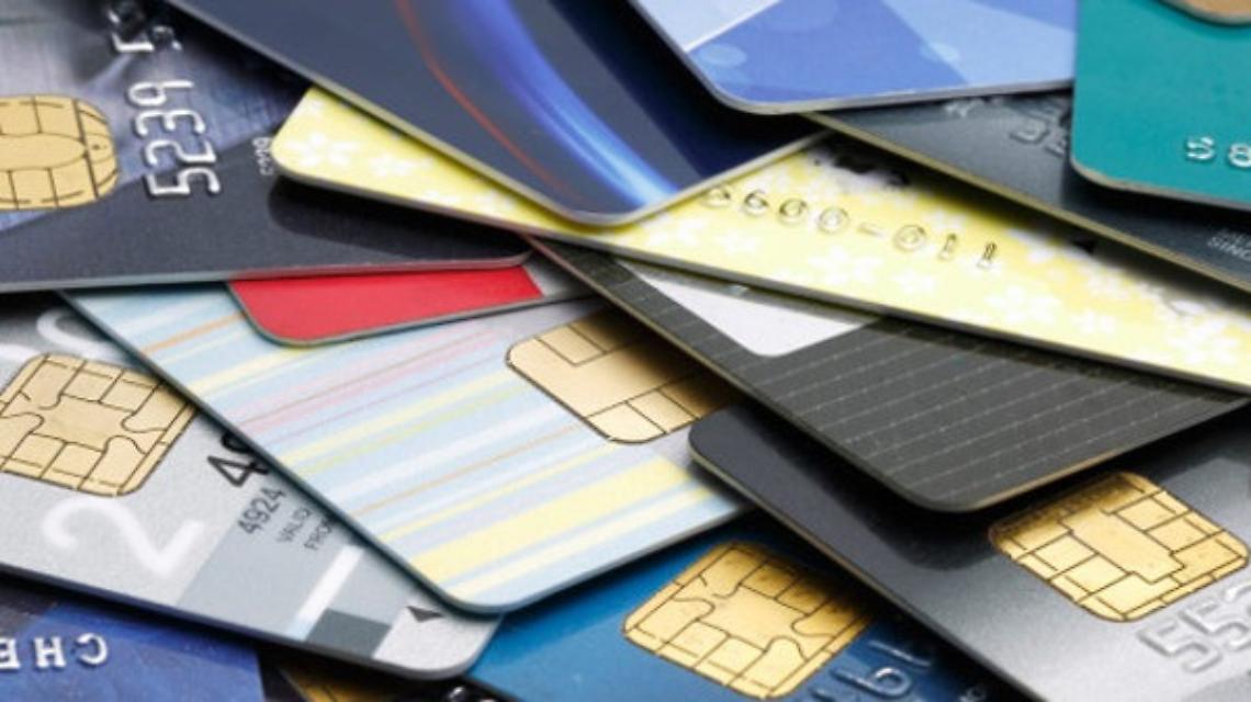 Frodi informatiche e furti di carte di credito, sei arresti a Napoli