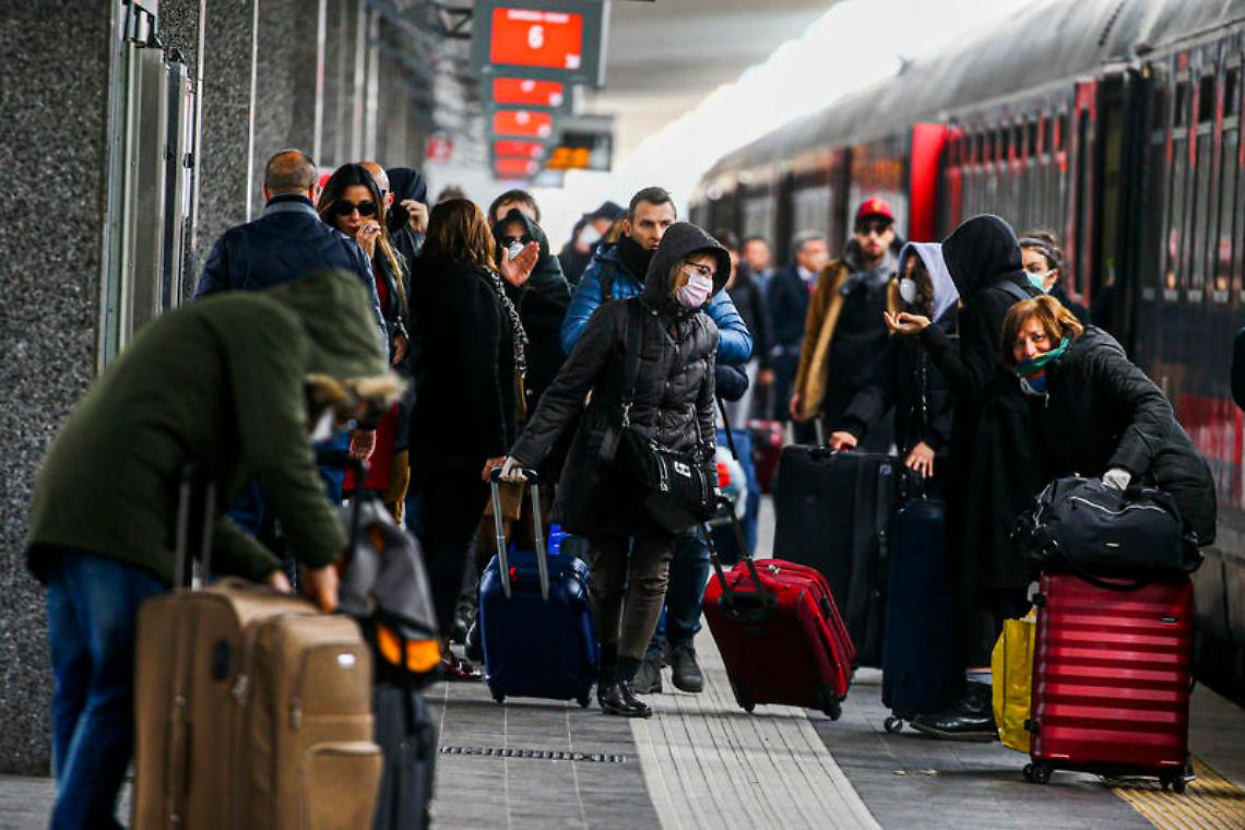 Treni in tilt in tutta Italia, folla e disagi a Napoli centrale