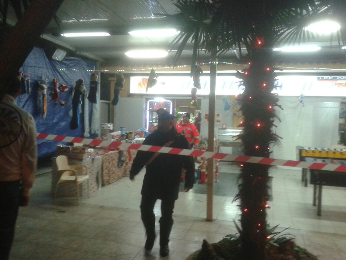 Melito, pregiudicato ucciso in un bar: i killer sparano tra i clienti