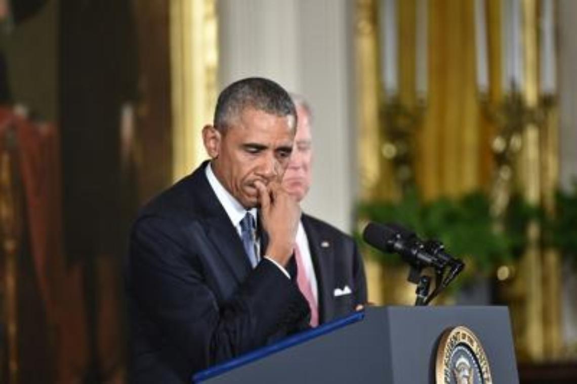 Obama si commuove: basta sparatorie