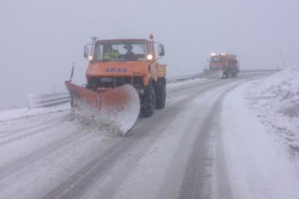 È arrivata la bufera: neve su molte strade della Campania