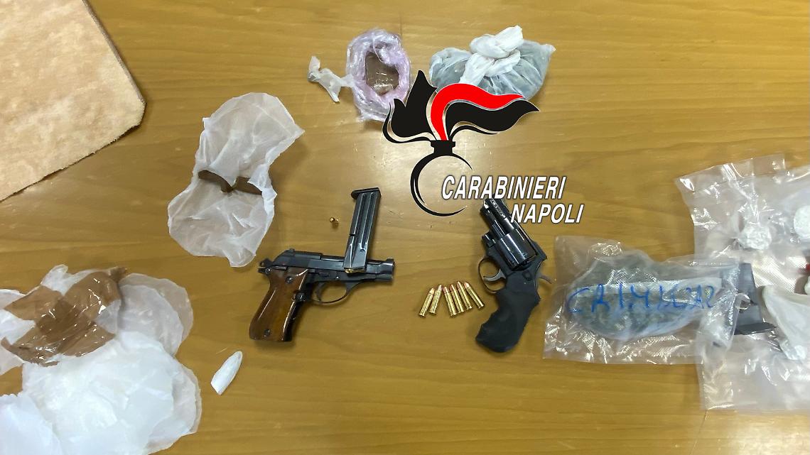Controlli dei carabinieri, Fuorigrotta e Bagnoli al setaccio: trovate armi, droga e munizioni