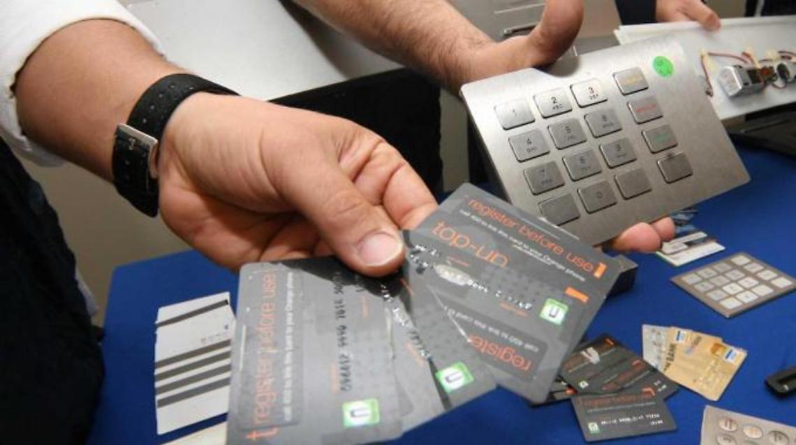 Carte clonate, truffa da 1 milione di euro: 7 arresti a Napoli