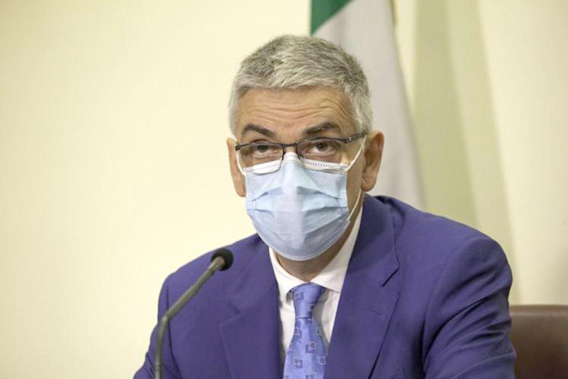 Emergenza Covid, Brusaferro lancia l'allarme: «Servono nuove misure restrittive»