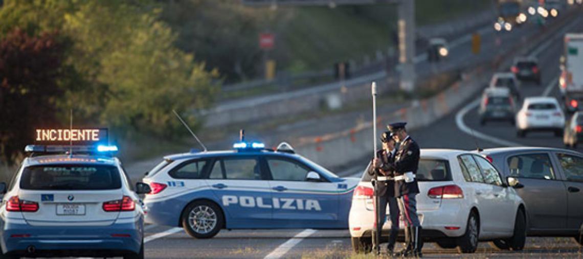 Incidente sull'A1, scontro tra tre auto: tre morti