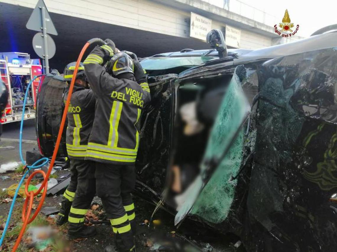 Drammatico incidente: precipita con l'auto dalla Tangenziale