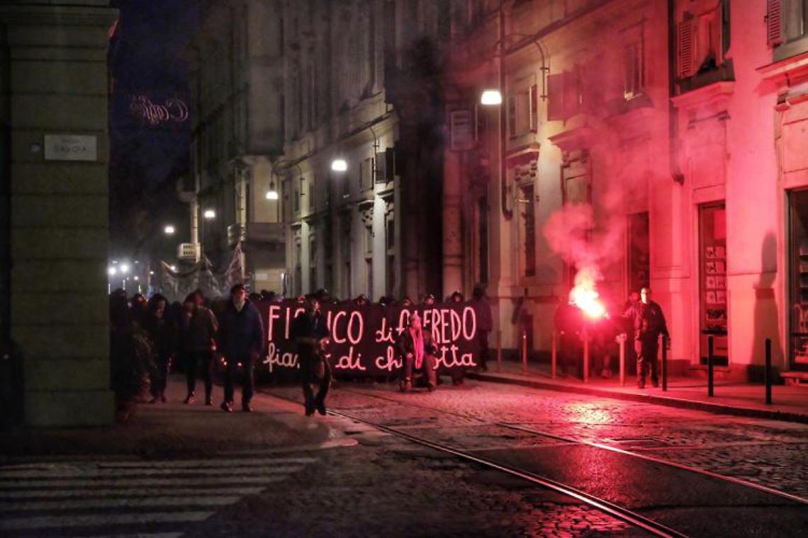 Caso Cospito, guerriglia anarchica a Torino