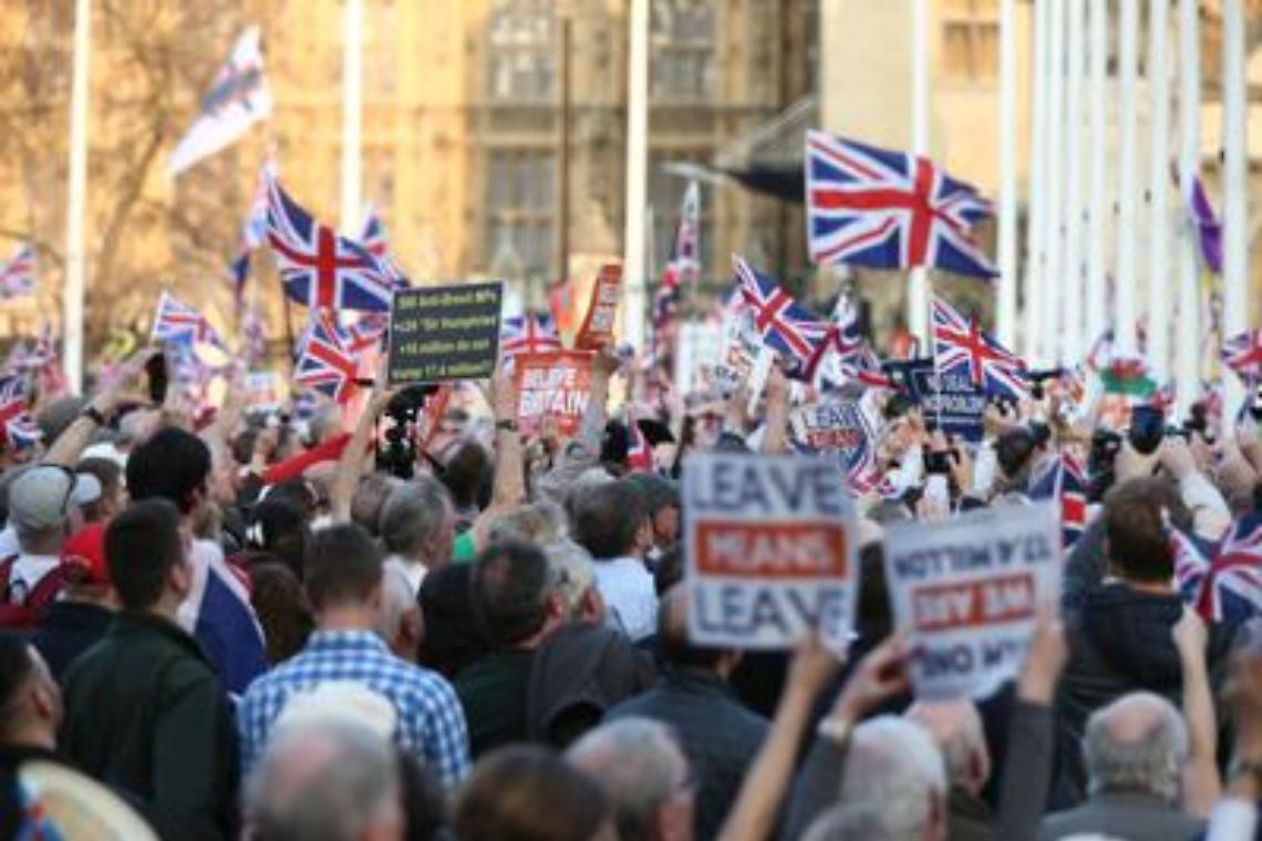 Brexit, May chiede proroga