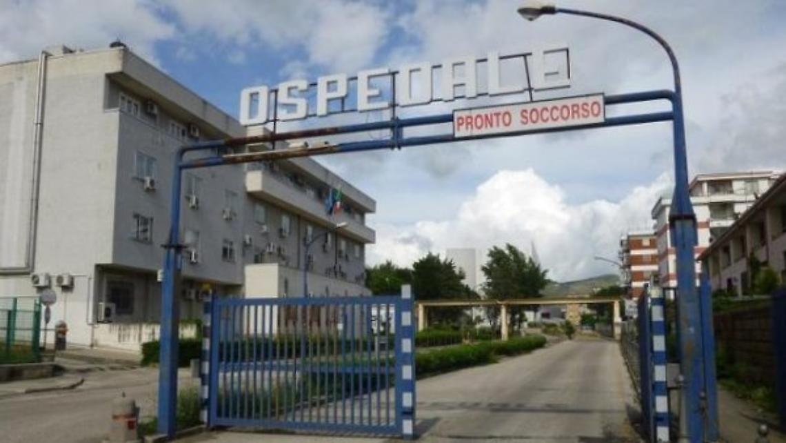 Dramma a Caserta, bimbo di 4 anni cade dalla finestra e muore