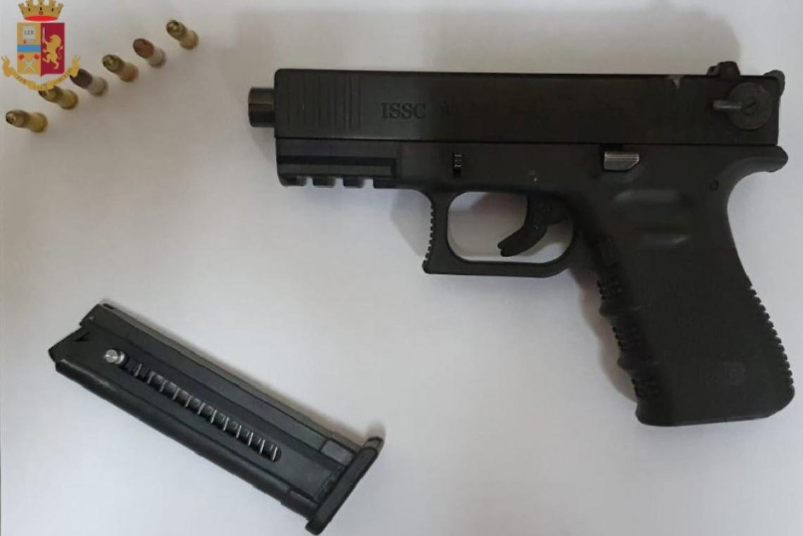 Arma clandestina, arrestato 26enne a Secondigliano