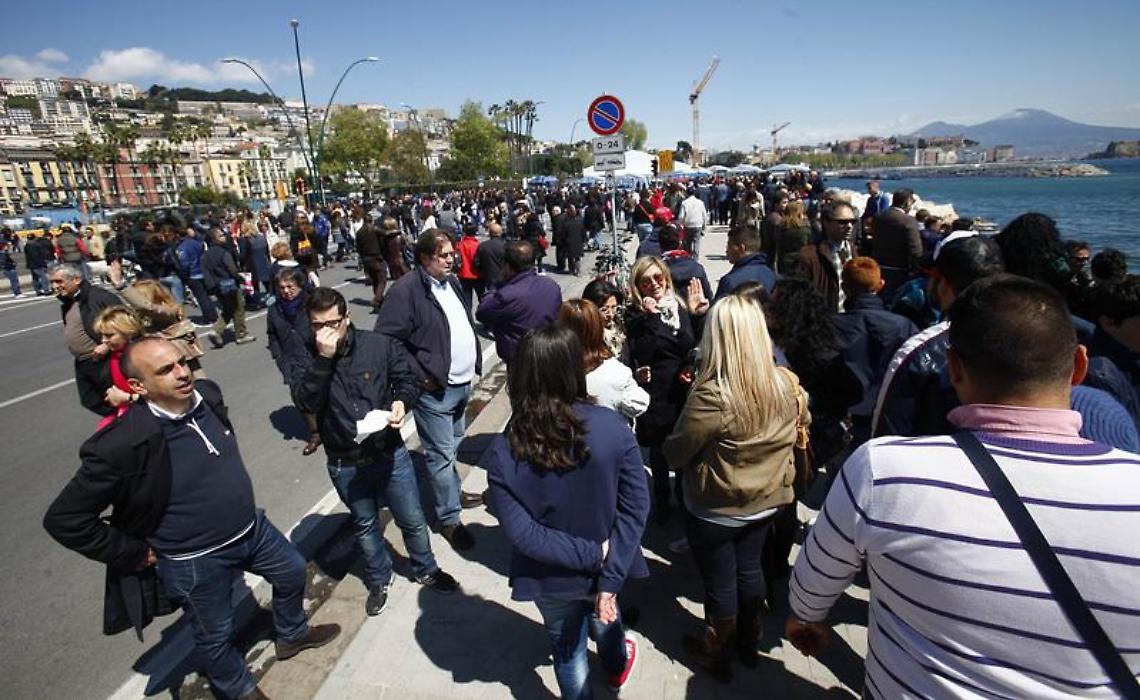 Covid, «In aumento contagi tra under 18, prudenza»