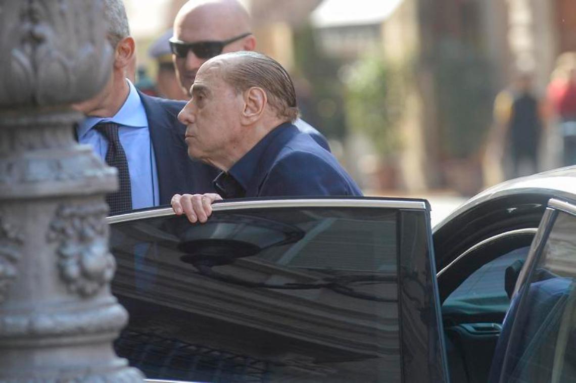 Berlusconi al San Raffaele in terapia intensiva, condizioni stazionarie