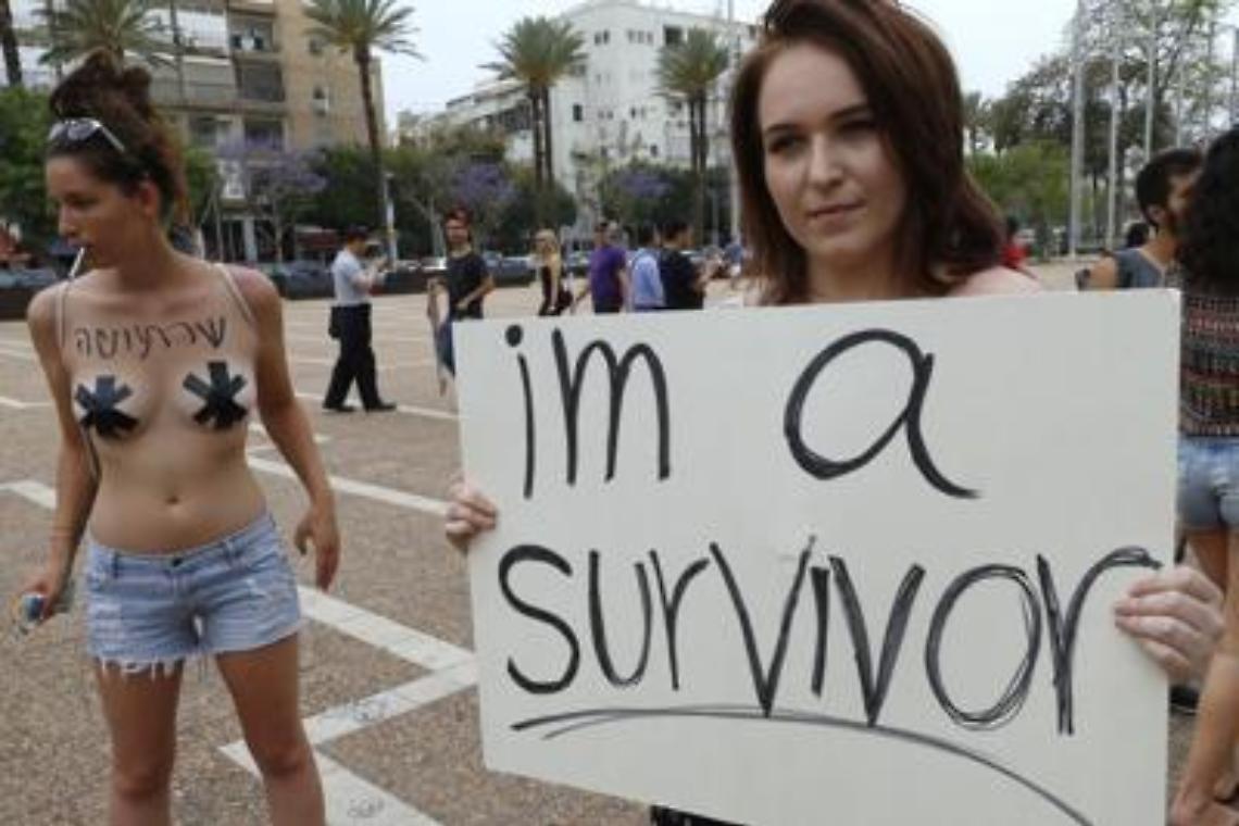 Nude contro gli stupri
