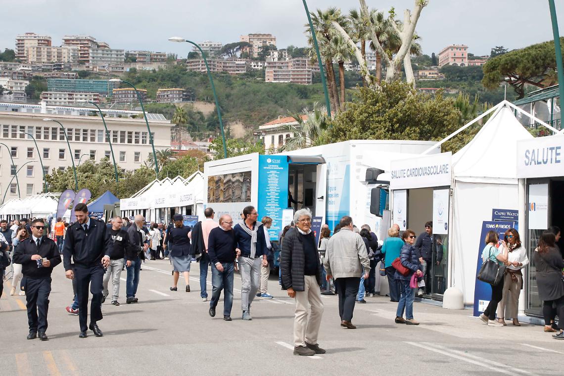 "Tennis & Friends" a Napoli, in centinaia sul Lungomare per i controlli gratuiti