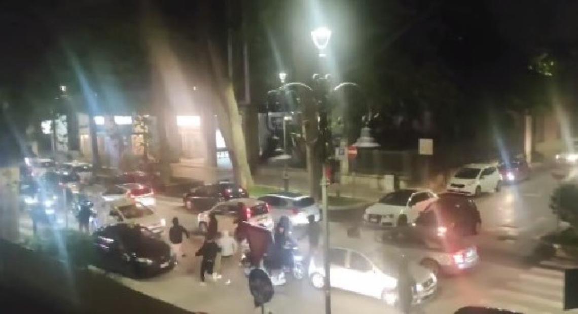 Tifosi azzurri aggrediti a Roma, Varese e Avellino