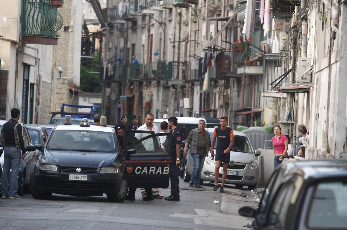 Corso Secondigliano, ragazza ferita da un colpo di pistola vagante