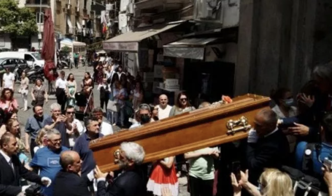 Liliana de Curtis, l'ultimo abbraccio del Rione Sanità alla figlia di Totò