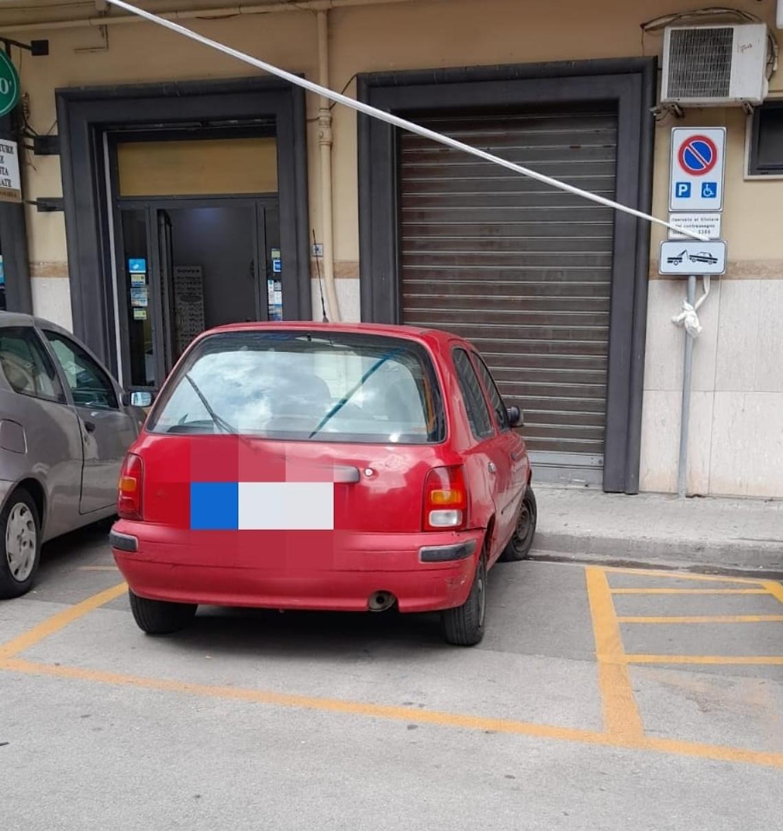 Casoria, ridisegnato lo stallo per disabili