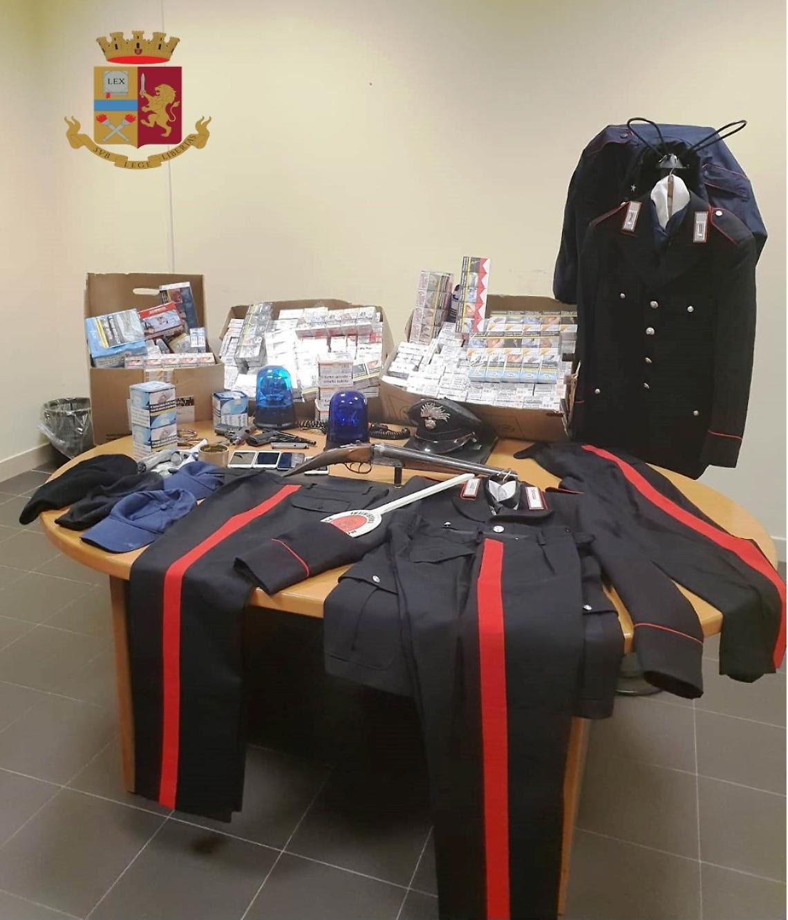 Armi e false uniformi dei carabinieri in un borsone, due arresti VIDEO
