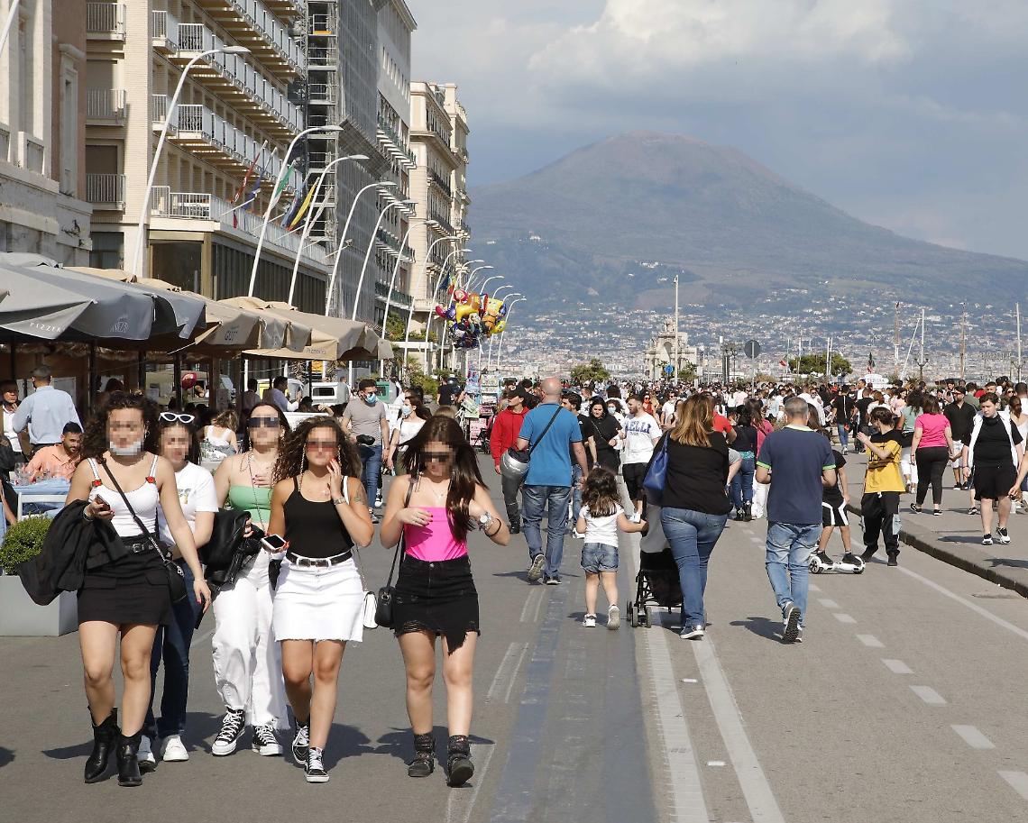 Agosto post-Covid in salita a Napoli 
