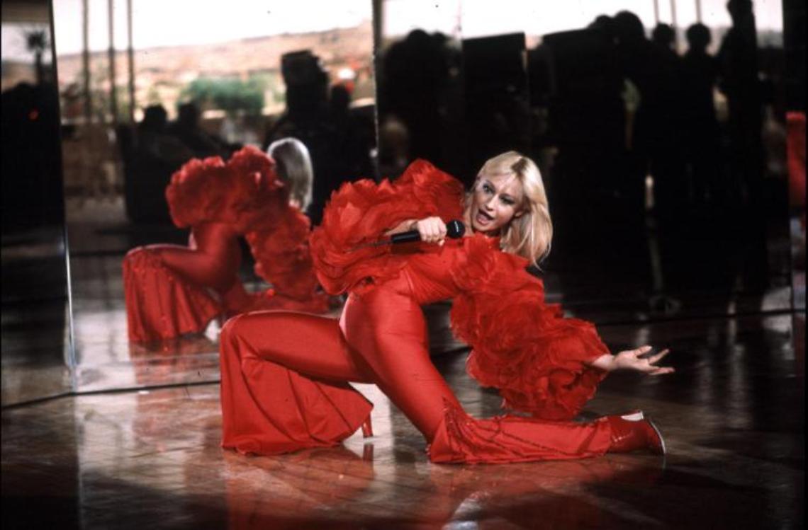 Raffaella Carrà, icona della tv e della “gioia del sesso"