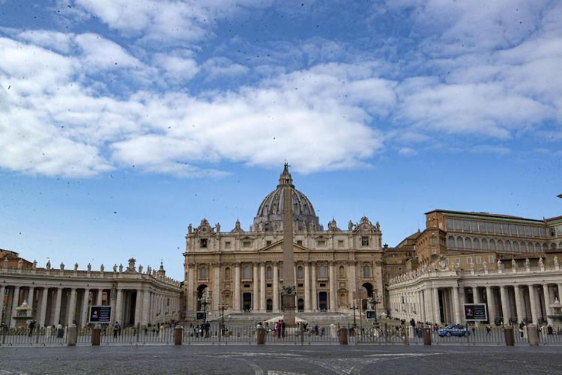 Papa Francesco operato, «condizioni buone, degenza 7 giorni»
