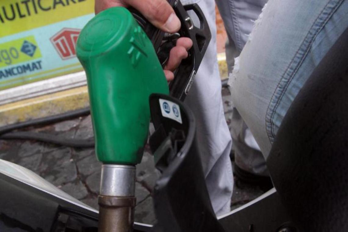 Carburanti, lieve calo oggi per prezzo benzina e diesel
