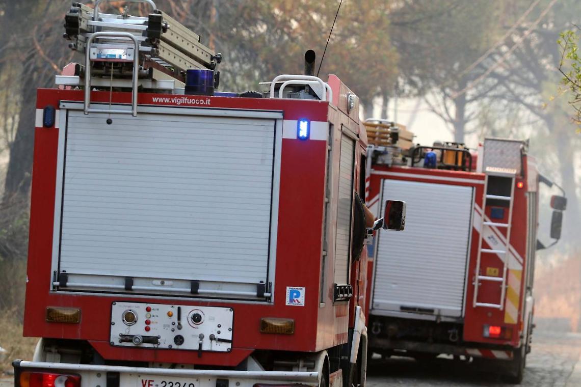 Terribile incendio tra Angri e Sant'Antonio Abate: abitazioni evacuate