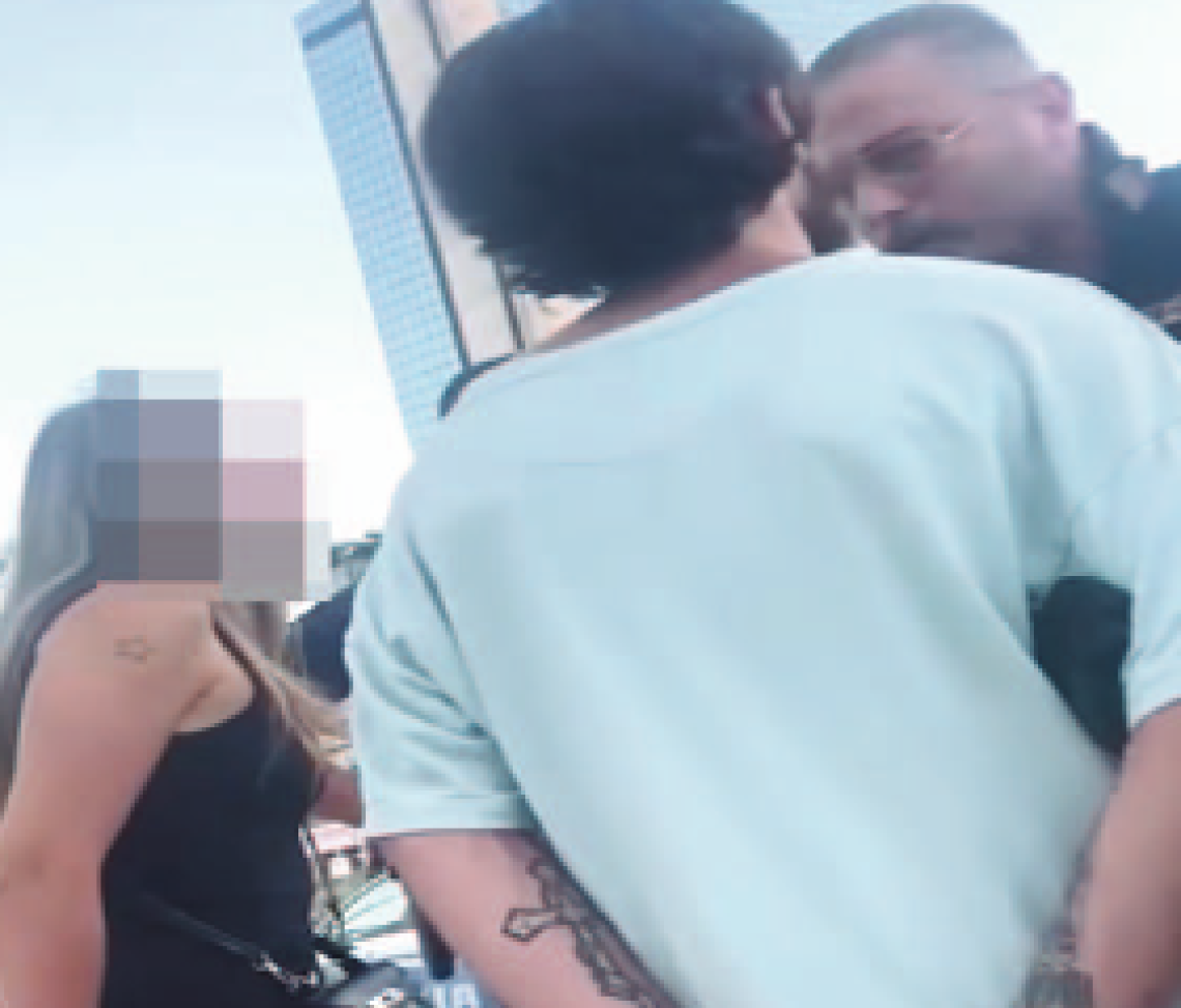 Dedica al babyras detenuto, i parenti pestano due agenti