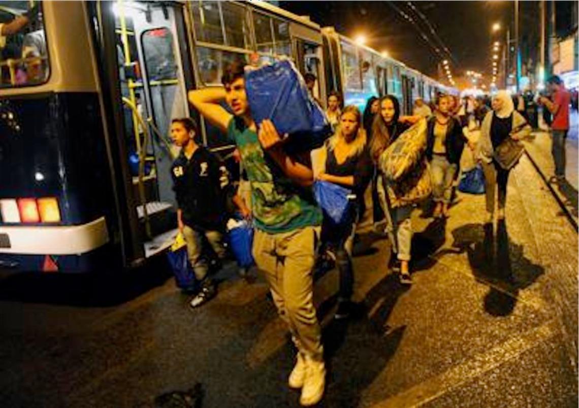 Immigrati, in migliaia passano il confine austriaco