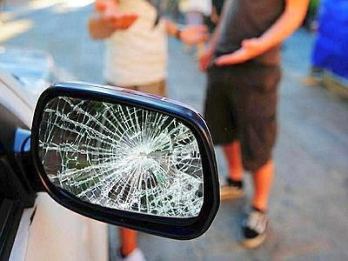Sant'Anastasia, tenta la truffa dello specchietto: arrestato
