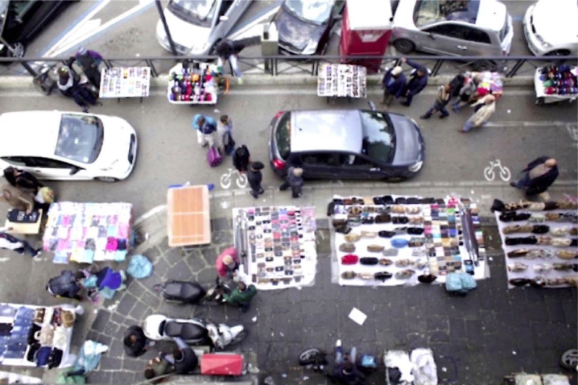 Il racket agli ambulanti: ecco il tariffario dei clan